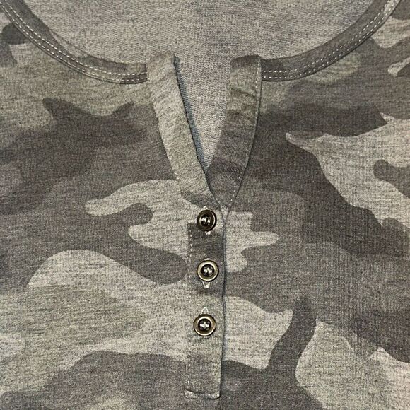 Jane And Delancey Green Gray Camo 1/4 Button Long Sleeve Tee Ladies Medium - Picture 4 of 7